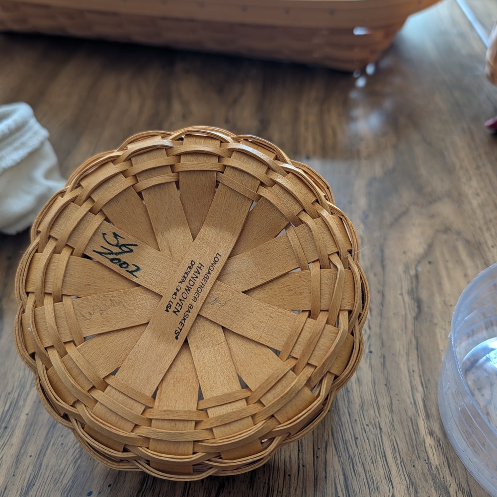 MAKE AN OFFER, Please! Longaberger Saffron Basket with Leather Handles - Picture 5 of 6